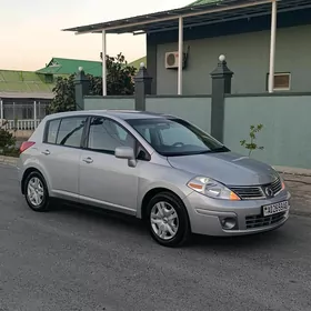 Nissan Versa 2011
