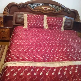 Двуспальная кровать