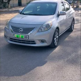 Nissan Versa 2011