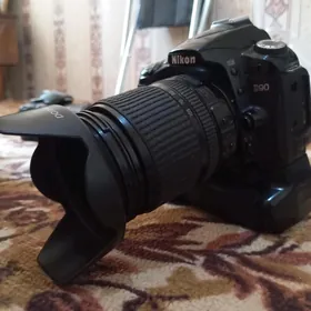 Nikon D90