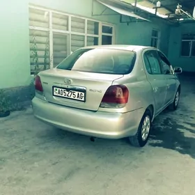 Toyota Echo 2003