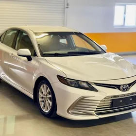 Toyota Camry 2021