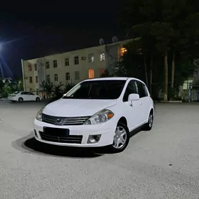 Nissan Versa 2012