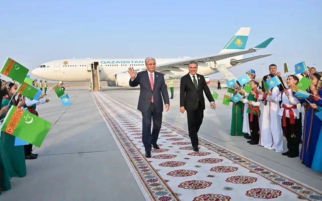 Gurbanguly Berdimuhamedow Awazada Kasym-Žomart Tokaýew bilen duşuşdy