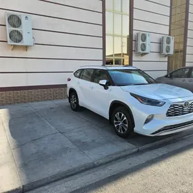 Toyota Highlander 2023