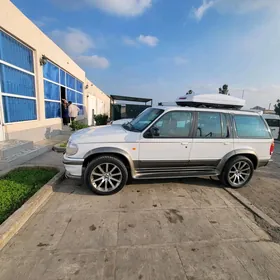 Ford Explorer 2000