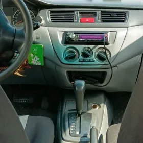Mitsubishi Lanser 2010