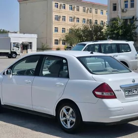 Nissan Tiida 2006