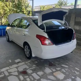 Nissan Versa 2011