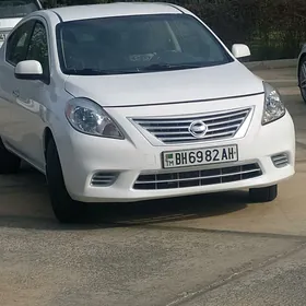 Nissan Versa 2011