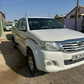Toyota Hilux 2013