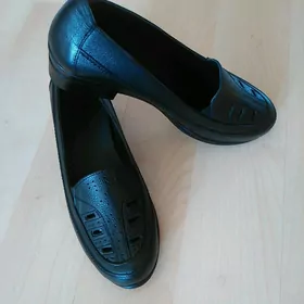 женские туфли.