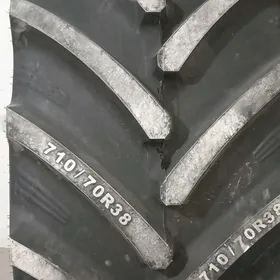 Traktor 710/70R38 420/85R30