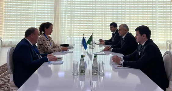 Türkmenistan we UNOPS ulag, ekologiýa we saglygy goraýyş ugurlarynda taslamalary maslahatlaşdylar