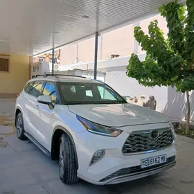 Toyota Highlander 2021
