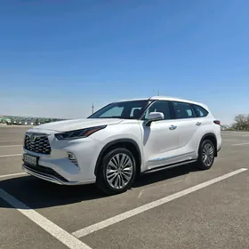 Toyota Highlander 2021