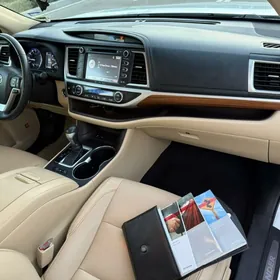 Toyota Highlander 2019