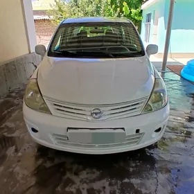 Nissan Versa 2011