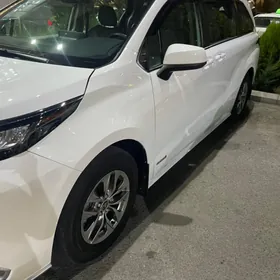 Toyota Sienna 2022