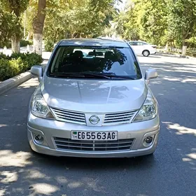 Nissan Versa 2011