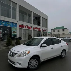 Nissan Versa 2012