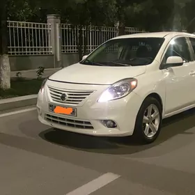 Nissan Versa 2012