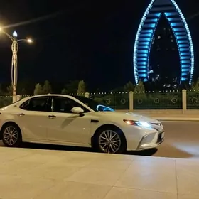 Toyota Camry 2021