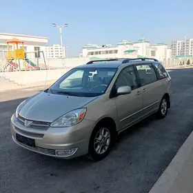 Toyota Sienna 2004