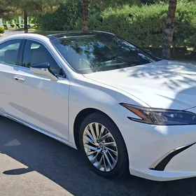 Lexus ES 350 2019