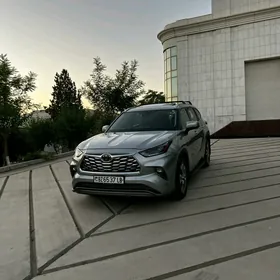 Toyota Highlander 2021