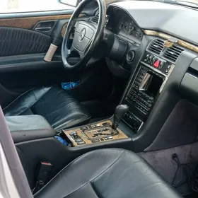 Mercedes-Benz E320 1999