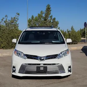 Toyota Sienna 2019