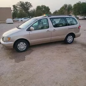Toyota Sienna 2000