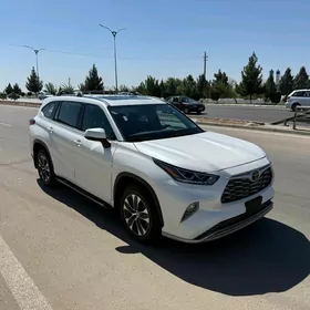 Toyota Highlander 2021