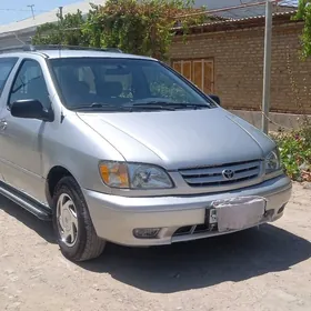 Toyota Sienna 2002