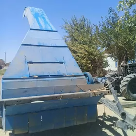 MTZ 82 2005