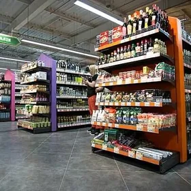 Markeda Polkaçy gyz gerek