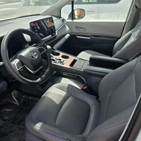 Toyota Sienna 2022