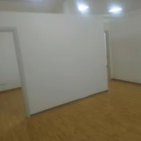 Arende ofis obezdnoý 77m² 3kom