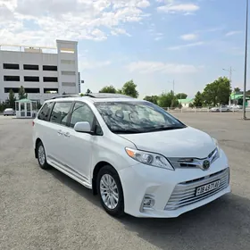 Toyota Sienna 2020