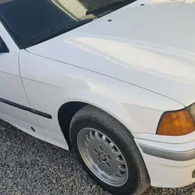 BMW 320 1992
