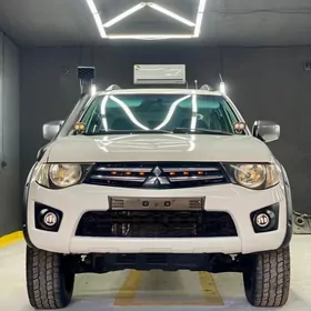 Mitsubishi L200 2011