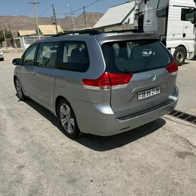 Toyota Sienna 2011
