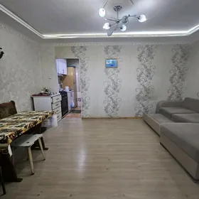 4мкр Гостинка 1ком 30м2 Сроч