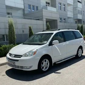 Toyota Sienna 2004