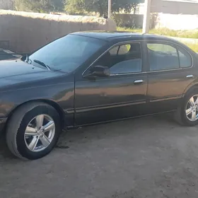 Nissan Maxima 1995