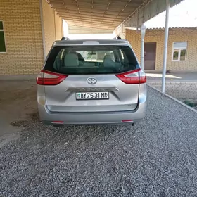 Toyota Sienna 2016