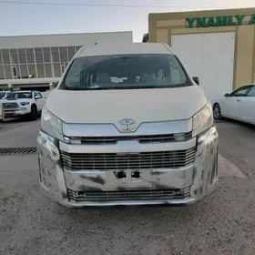 Toyota Hiace 2022