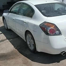 Nissan Altima 2012