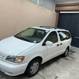 Toyota Sienna 2000